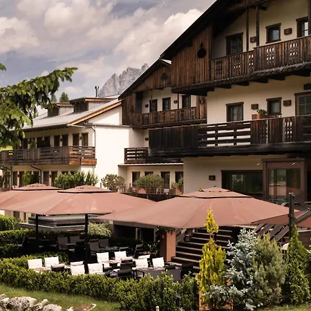 Hotell Rosapetra - Small Luxury Of The World Cortina dʼAmpezzo